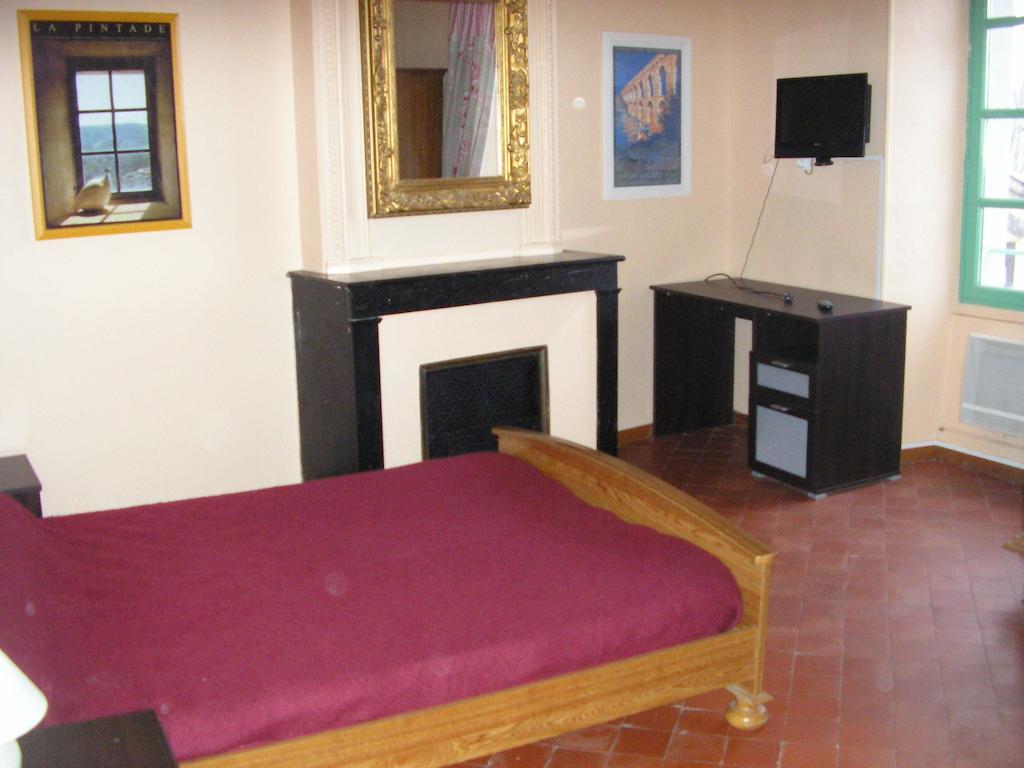 Auberge Le Bistrot De Lussan Lussan  Quarto foto